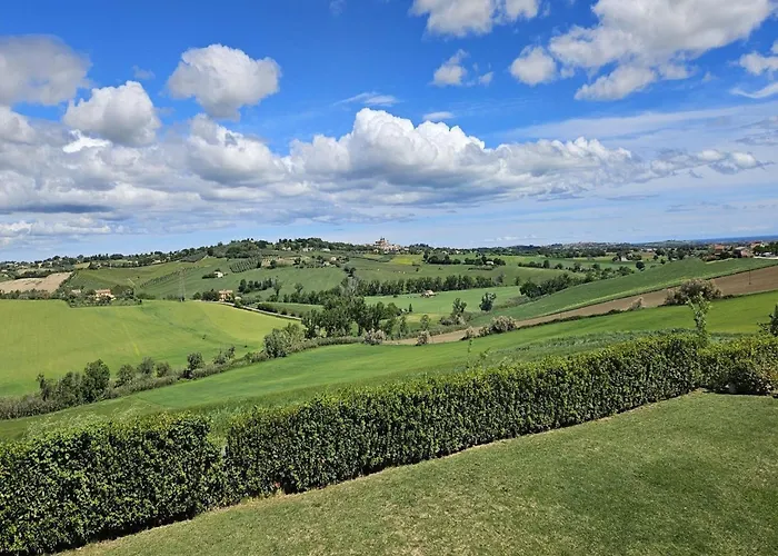 فيلة Manor In Marche With Pool & Adriatic Views